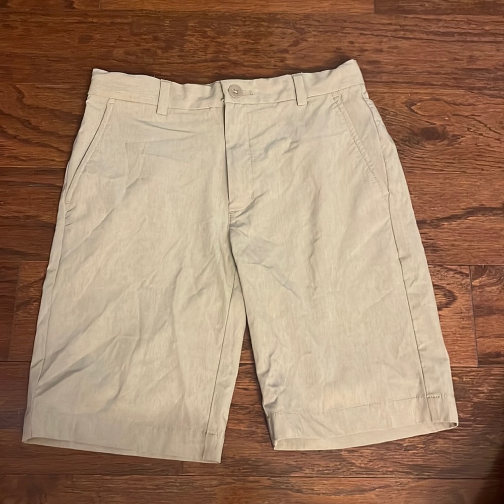 Vineyard Vines boys size 14 performance material khaki shorts